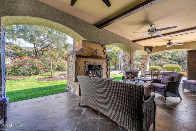 1826 Crystal View Circle, Newbury Park CA: https://media.crmls.org/mediaz/9aca3afa-1abf-42c7-bfe4-c6ef387f3d6c.jpg
