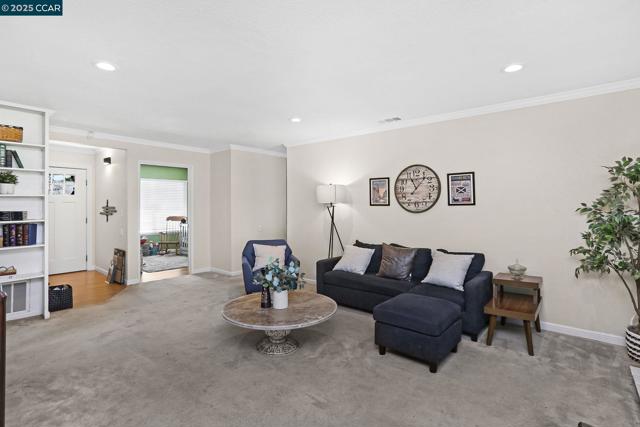 2745 Minert Rd, Concord CA: https://media.crmls.org/mediaz/9aca6425-6258-465d-b7e9-0311b97c80e1.jpg