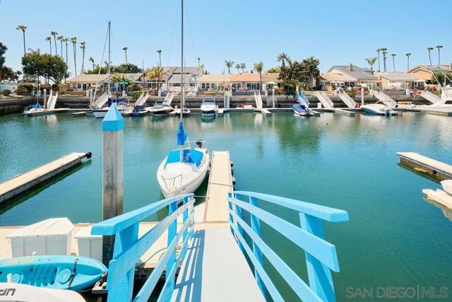 105 Antigua Ct, Coronado CA: https://media.crmls.org/mediaz/9acaa507-aae7-415a-b436-44614b9d94d4.jpg