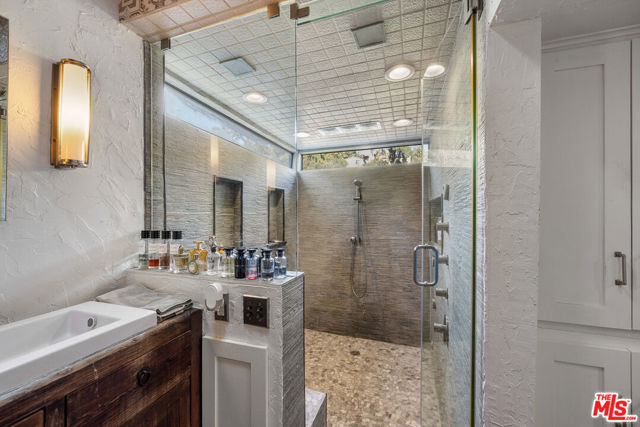 400 W Avenue 42 Avenue, Los Angeles CA: https://media.crmls.org/mediaz/9acaf39d-a108-4cfe-a3a7-a88516fdbd33.jpg