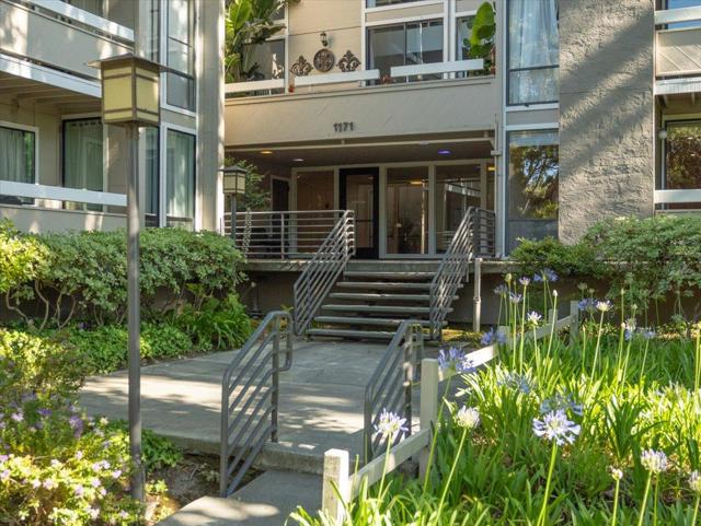 1171 Compass Lane, Foster City CA: https://media.crmls.org/mediaz/9acb2eec-499f-4fcf-9a78-dc836536328d.jpg