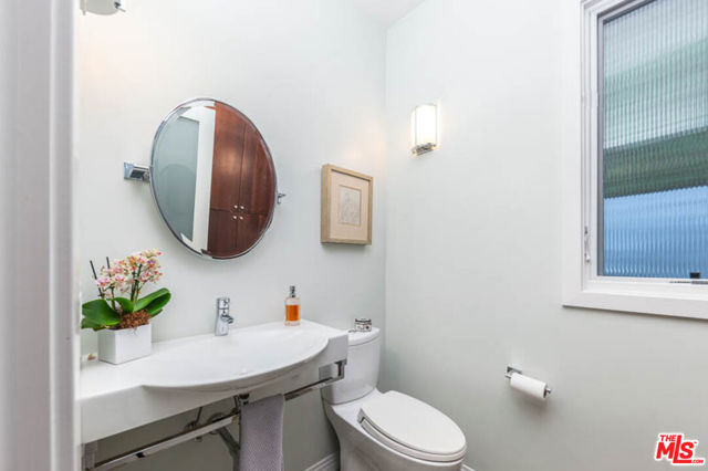 8573 Appian Way, Los Angeles CA: https://media.crmls.org/mediaz/9acb3af0-5830-4f52-923f-5546eda56b62.jpg