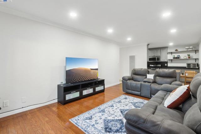 Image 8 of 25 For 38455 Bronson St  128