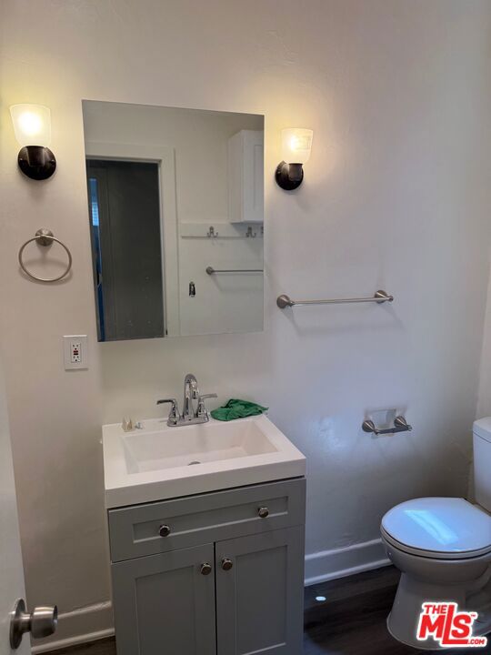 1408 2nd Avenue, Los Angeles CA: https://media.crmls.org/mediaz/9acc52d0-a433-4c3a-96df-ffcbd35c8555.jpg