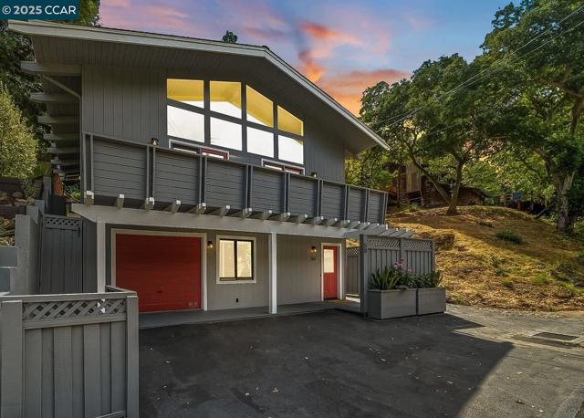 50 Brookwood Rd, Orinda CA: https://media.crmls.org/mediaz/9acc5e05-12d9-45da-84d7-f66f4e26898a.jpg