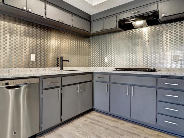 426 Village W Square, Palm Springs CA: https://media.crmls.org/mediaz/9acc5f2c-77b2-4e98-a61c-864c89a083cd.jpg