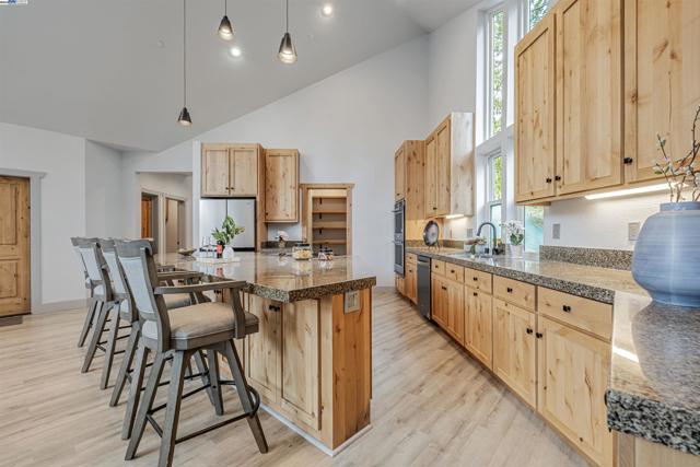20244 Lower Skyridge Dr, Groveland CA: https://media.crmls.org/mediaz/9acc7efc-7c9a-4000-bafc-f4a26897fdb2.jpg