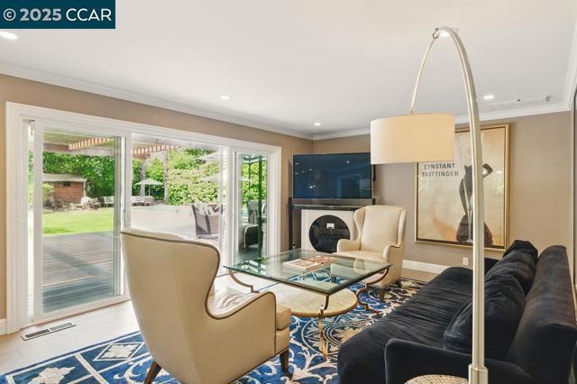 314 Draeger Dr, Moraga CA: https://media.crmls.org/mediaz/9acc935f-e441-4d7b-ab5d-b0a910aeab00.jpg