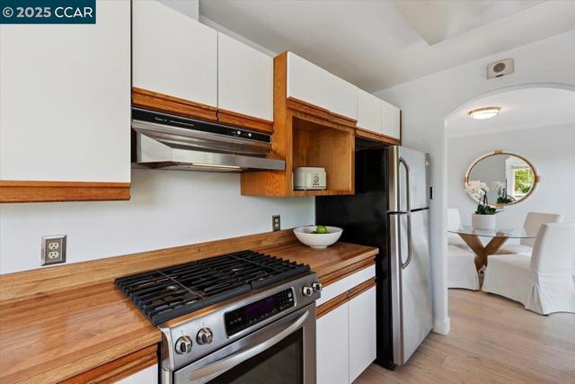 32 California Ave, Orinda CA: https://media.crmls.org/mediaz/9acc9ae9-00a5-4da5-b4c7-f39339c731d9.jpg