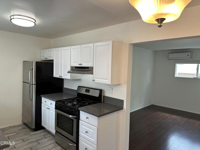 1148 Spazier Avenue, Glendale CA: https://media.crmls.org/mediaz/9accedd4-e114-492f-a759-6a647e2a454f.jpg