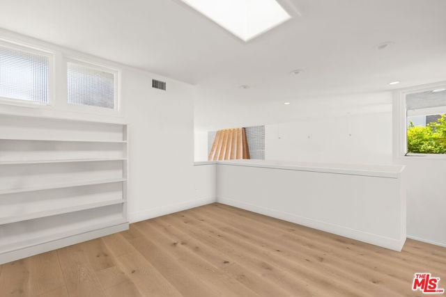 605 Hanley Way, Los Angeles CA: https://media.crmls.org/mediaz/9acd2dd2-f9aa-4fa1-9500-32a915ac3ad6.jpg