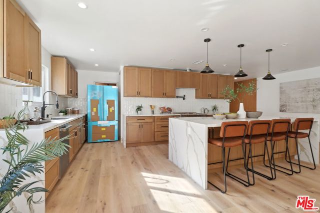 4656 Greenbush Avenue, Sherman Oaks CA: https://media.crmls.org/mediaz/9acd3c8c-376a-4a1e-9ecb-bf1c71bc376c.jpg