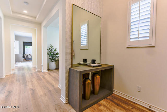 6981 Shadow Wood Drive, Moorpark CA: https://media.crmls.org/mediaz/9acd40b9-4a79-49f9-8949-a0af5da01bfd.jpg