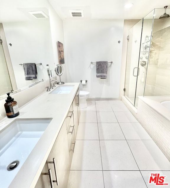 Image 15 of 26 For 357 Hayworth Avenue 201