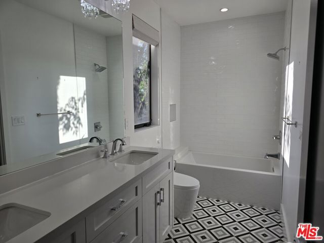 18026 Valley Vista Boulevard, Encino CA: https://media.crmls.org/mediaz/9aceacd4-f89d-4db5-a57a-cf9244771647.jpg