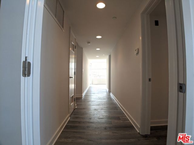 5143 White Oak Avenue, Encino CA: https://media.crmls.org/mediaz/9acff4a0-17c2-43b2-8f63-6a8e44b76e6c.jpg