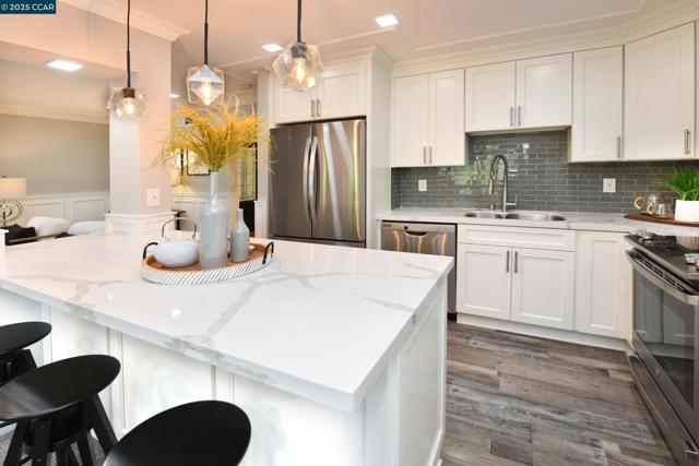 1345 Singingwood Ct, Walnut Creek CA: https://media.crmls.org/mediaz/9ad0325b-9f5e-4a50-9e14-ee328a4b94ed.jpg