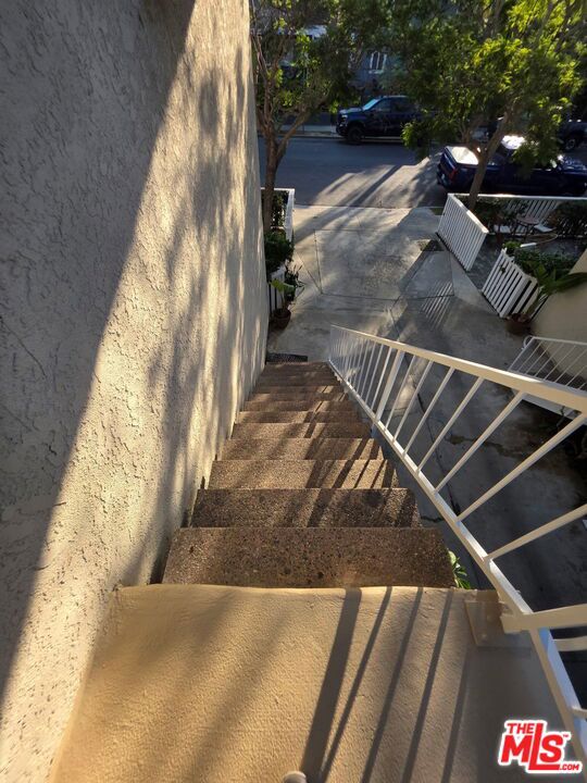 1029 Pleasantview Avenue, Venice CA: https://media.crmls.org/mediaz/9ad03b56-86e5-4873-8088-7b39b1ae2241.jpg