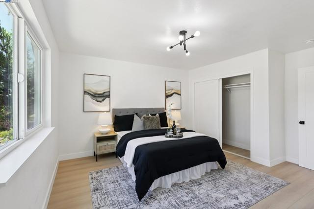 1218 Lattie Ln, Mill Valley CA: https://media.crmls.org/mediaz/9ad04775-4e59-4cc0-8051-a1dc654950e7.jpg