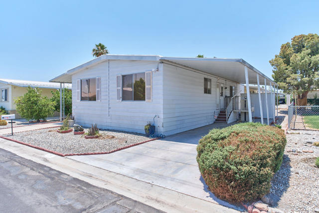 14777 Palm Drive, Desert Hot Springs CA: https://media.crmls.org/mediaz/9ad14a1c-a59f-4c38-ad60-62c8a2577d2a.jpg