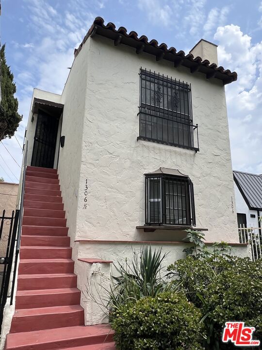 1306 S Mansfield Avenue, Los Angeles CA: https://media.crmls.org/mediaz/9ad1ee04-fe92-41fc-8441-538da4a81fcb.jpg