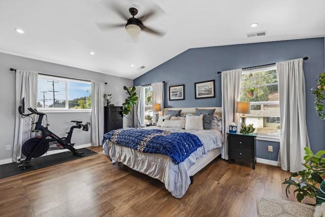 1324 Linda Mar Boulevard, Pacifica CA: https://media.crmls.org/mediaz/9ad21312-583e-43fd-8689-067cca2f87c4.jpg