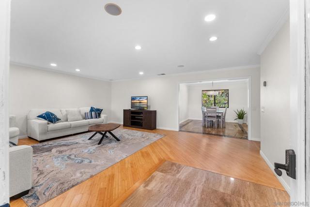 925 Moody Dr, Escondido CA: https://media.crmls.org/mediaz/9ad27fd8-0040-43f3-9557-7ed041894a4a.jpg