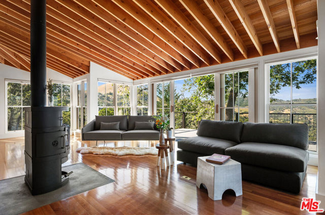 351 Wall Road, Napa CA: https://media.crmls.org/mediaz/9ad2a405-4c8c-4c42-bc6f-6dd47b548182.jpg