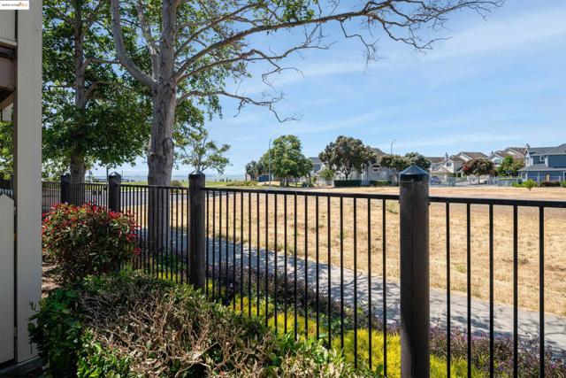 197 Lakeshore Ct, Richmond CA: https://media.crmls.org/mediaz/9ad2b0e5-a5f5-47f8-a13a-be5aa226a41f.jpg