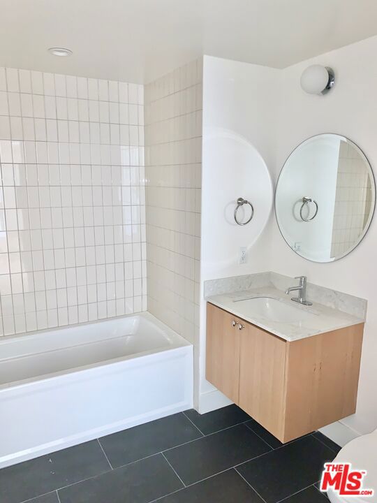 1822 Overland Avenue, Los Angeles CA: https://media.crmls.org/mediaz/9ad3a834-655a-4009-8311-5bbeadddebdf.jpg