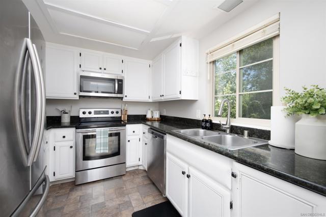 6581 Camino Capistrano, Carlsbad CA: https://media.crmls.org/mediaz/9ad3ecfe-fdf2-4829-8c50-39ea0a29f00f.jpg