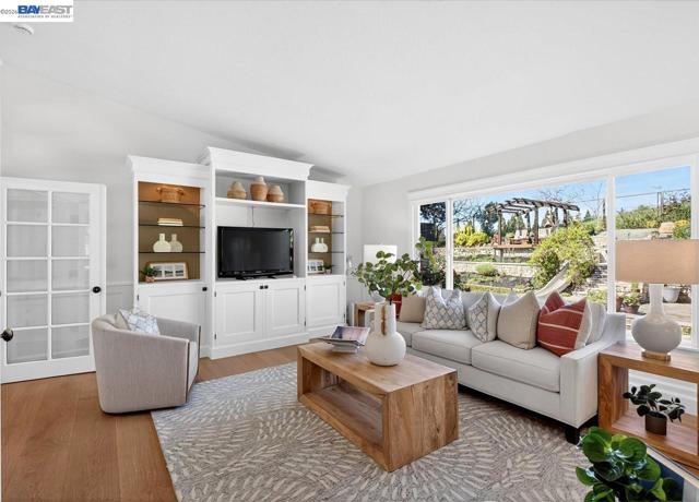 Image 16 of 60 For 976 Richard Ln