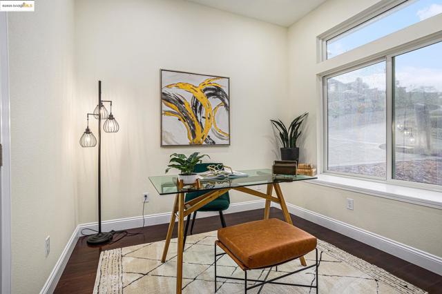 130 Arbor View Ln, Lafayette CA: https://media.crmls.org/mediaz/9ad4997d-414c-47d3-b35f-92794e4f8d97.jpg