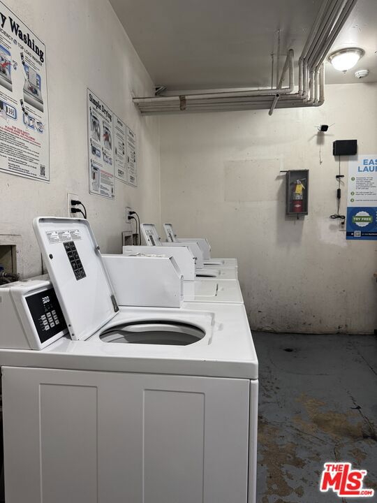 920 S Hobart Boulevard, Los Angeles CA: https://media.crmls.org/mediaz/9ad5046f-db9e-4387-9d58-5e29c063ef79.jpg