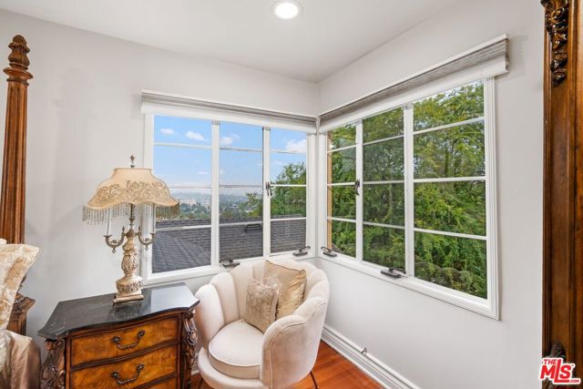 4310 Cedarhurst Circle, Los Angeles CA: https://media.crmls.org/mediaz/9ad575c0-7705-4fc4-8c79-4f906e02bb11.jpg