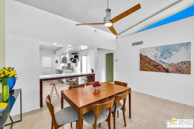 2380 S Sky View Drive, Palm Springs CA: https://media.crmls.org/mediaz/9ad5c092-35a1-420f-ae09-157ab88ae1c6.jpg