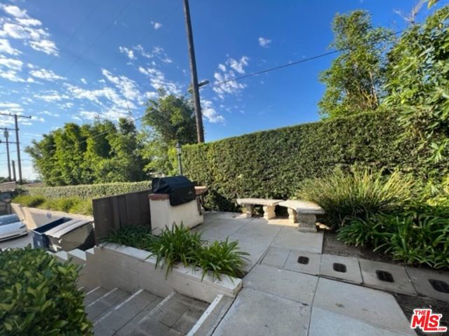 4575 Inglewood Boulevard, Culver City CA: https://media.crmls.org/mediaz/9ad5d3ec-1092-4a35-86aa-808a034c9474.jpg