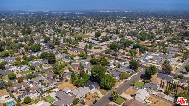 7731 Oak Park Avenue, Lake Balboa CA: https://media.crmls.org/mediaz/9ad65f75-202c-4f5c-989b-e5916b7ac9d7.jpg