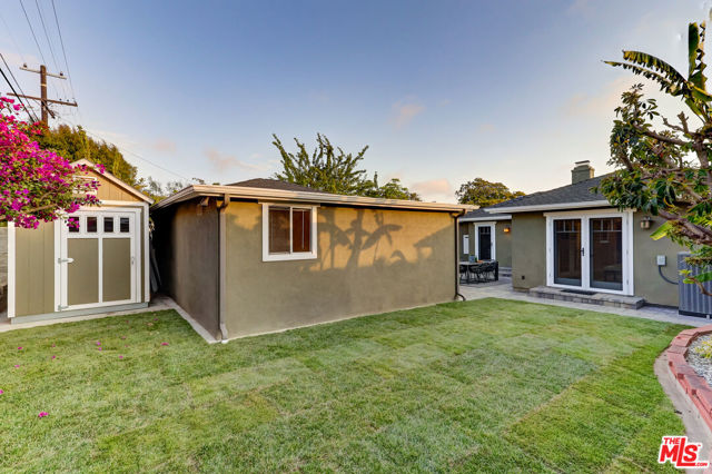 8500 Mcconnell Avenue, Los Angeles CA: https://media.crmls.org/mediaz/9ad671ad-8eed-42c2-bcce-7e3784b61829.jpg