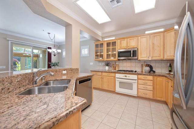 2054 Stonecrest Lane, Lincoln CA: https://media.crmls.org/mediaz/9ad69aa6-c718-4181-afa6-2e4f5da15cea.jpg