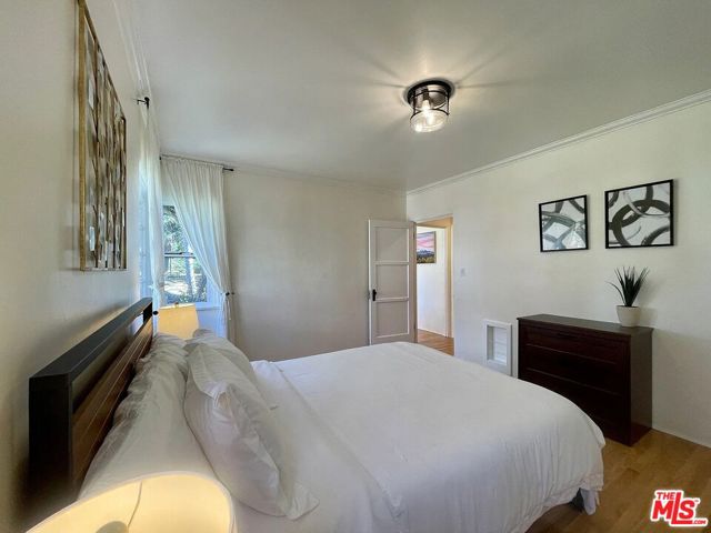 1134 Chelsea Avenue, Santa Monica CA: https://media.crmls.org/mediaz/9ad6a70c-d9f7-4a58-b9a5-6106b647efc2.jpg