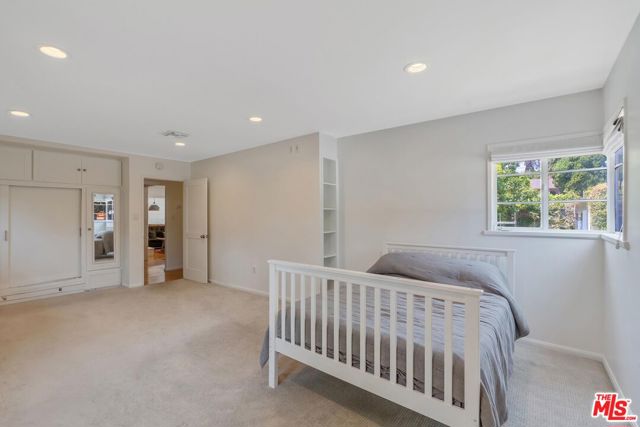 5705 Sunnyslope Avenue, Valley Glen CA: https://media.crmls.org/mediaz/9ad6d95f-5786-4f11-bdac-be1913ed87b2.jpg