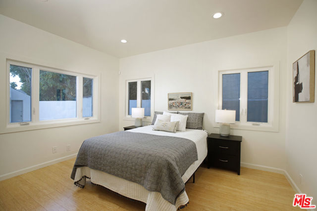 426 S Swall Drive, Beverly Hills CA: https://media.crmls.org/mediaz/9ad72991-9c88-4fd9-b5ca-6fa21f38432e.jpg