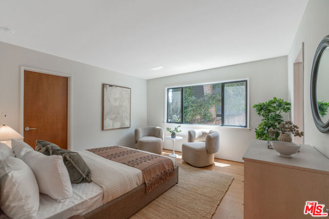 13451 Cheltenham Drive, Sherman Oaks CA: https://media.crmls.org/mediaz/9ad77d40-ebc4-457d-bdf3-741b690305ba.jpg