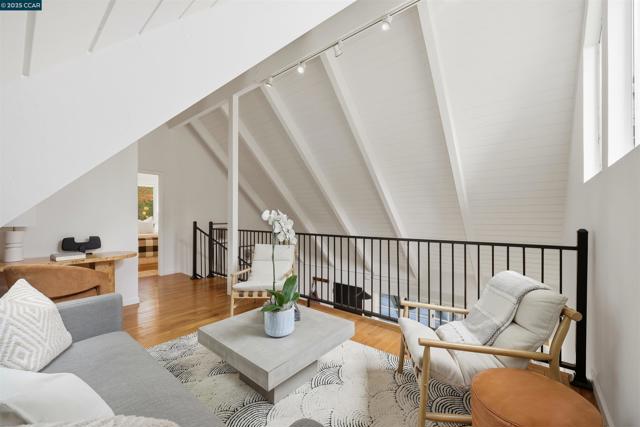 129 Spring Rd, Orinda CA: https://media.crmls.org/mediaz/9ad790ac-3bdf-47c5-8270-2ad53f1bd0f0.jpg