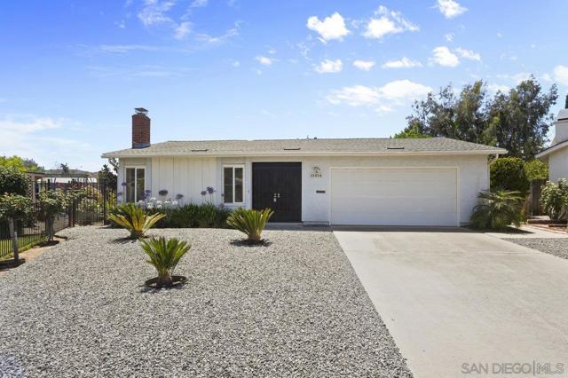 13514 Avenida Del Charro, El Cajon CA: https://media.crmls.org/mediaz/9ad89c3e-ed6f-4ffc-bb39-ae7acc0a9a64.jpg
