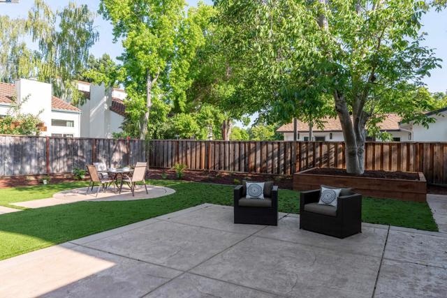 1984 Brooktree Way, Pleasanton CA: https://media.crmls.org/mediaz/9ad8d7e7-fb97-4835-9da4-2c6ec3113ff2.jpg