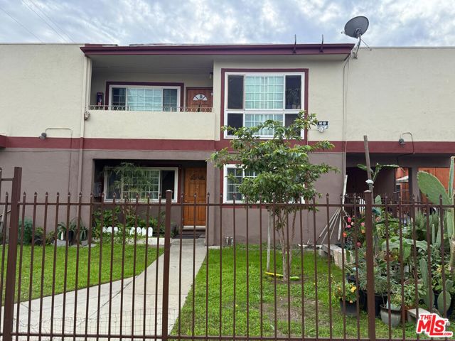 6945 Hinds Avenue, North Hollywood CA: https://media.crmls.org/mediaz/9ad98780-279d-4c75-a221-a22fa34df45b.jpg