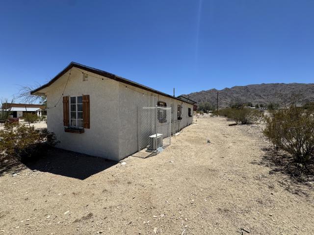 73392 Sullivan Road, 29 Palms CA: https://media.crmls.org/mediaz/9ad991d1-dec3-4dc5-9eed-9102c0607088.jpg