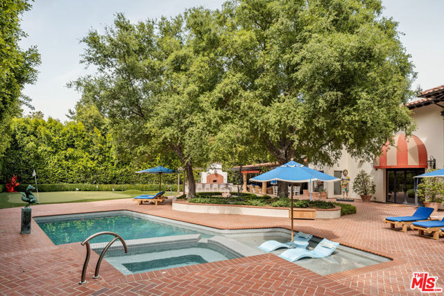 4009 Valley Meadow Road, Encino CA: https://media.crmls.org/mediaz/9ad9ca0b-9e29-41ca-a574-1012a0d981ca.jpg